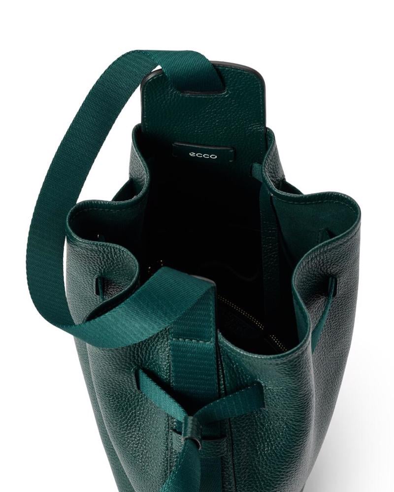 Green ECCO Sail Bag M Pebbled Leather